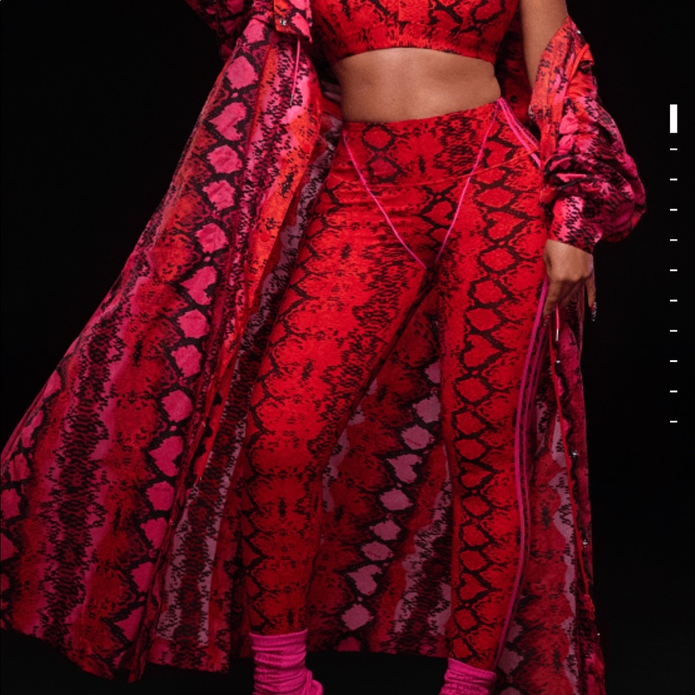 IVY PARK all over print tights size medium. Red Snake print